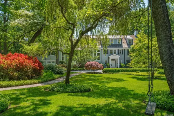 52 Snake Hill RD, Cold Spring Harbor, NY 11724