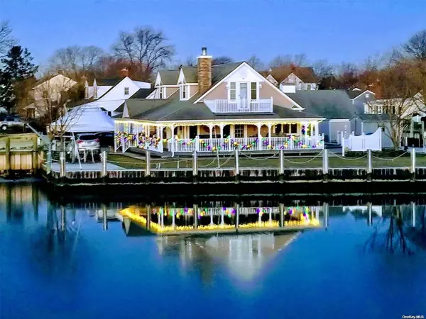 83 Bayside PL, Amityville, NY 11701