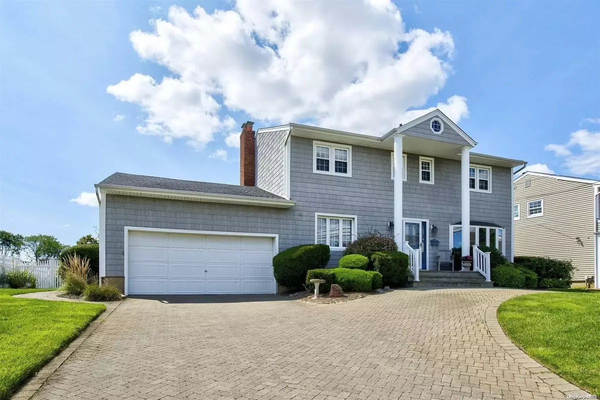 Massapequa, NY 11758,284 Bayview AVE