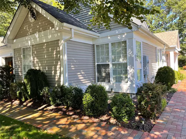 255 Glen Dr #255, Ridge, NY 11961