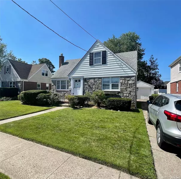 147 Arden BLVD, West Hempstead, NY 11552