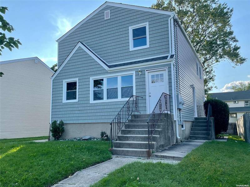 89 3rd AVE, East Rockaway, NY 11518