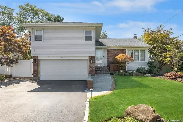 3716 Jules LN, Wantagh, NY 11793