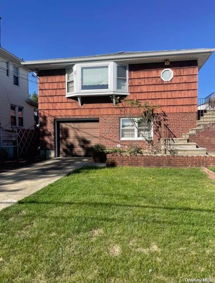 Howard Beach, NY 11414,163-22 98 ST