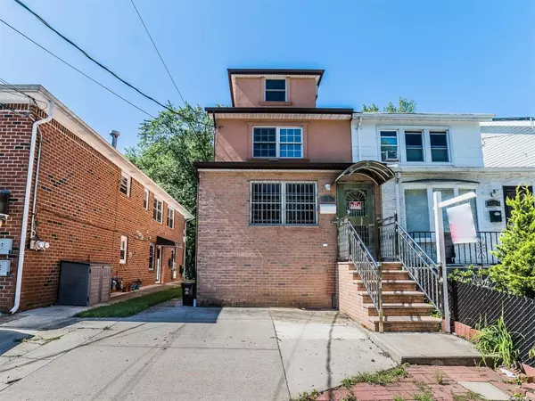 40-26 247th ST, Douglaston, NY 11363