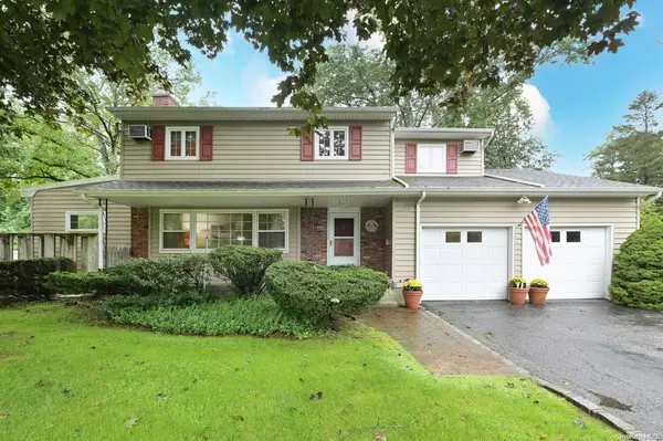 25 Marcher AVE, Huntington Station, NY 11746