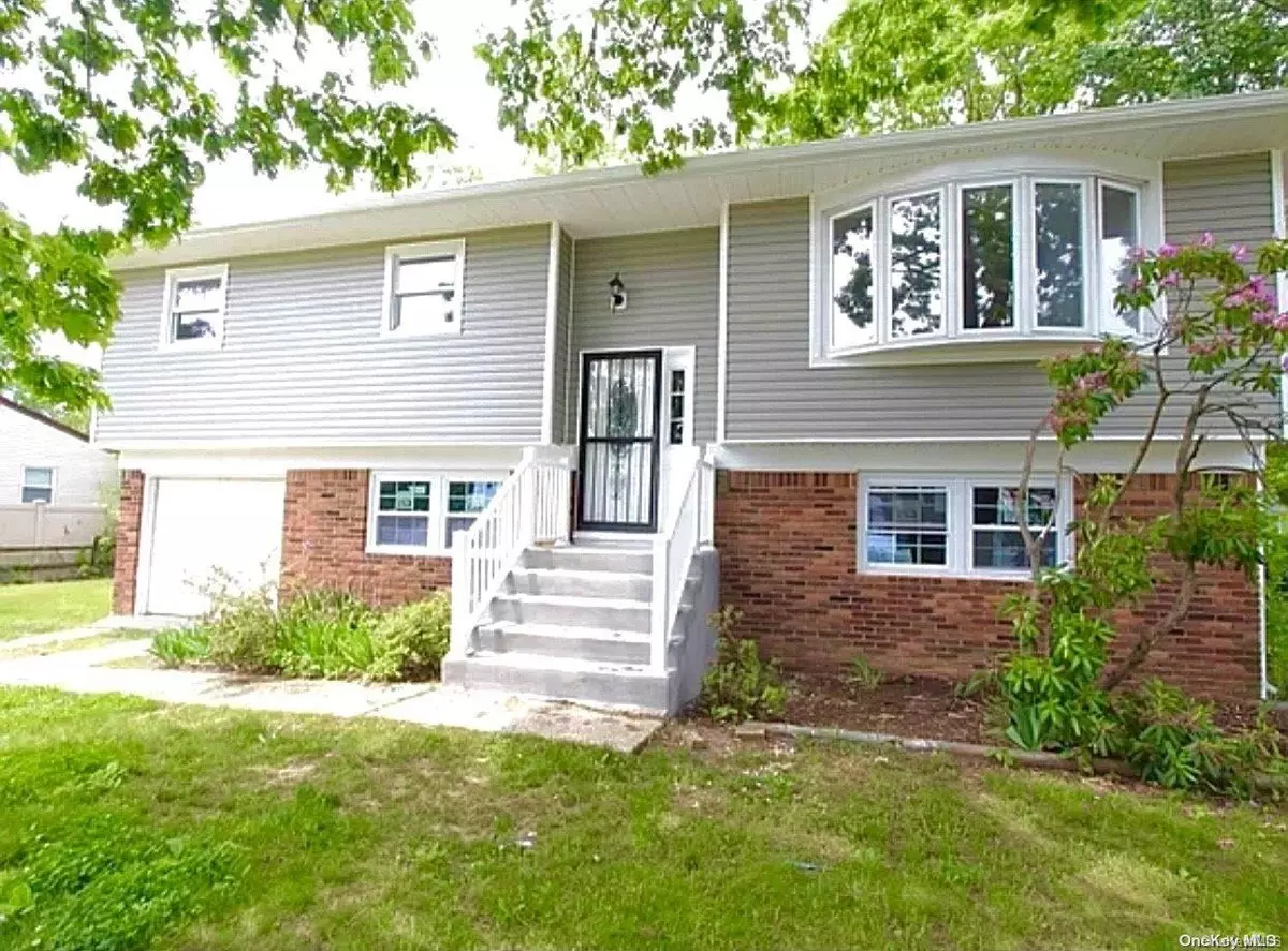 Deer Park, NY 11729,152 Maida AVE