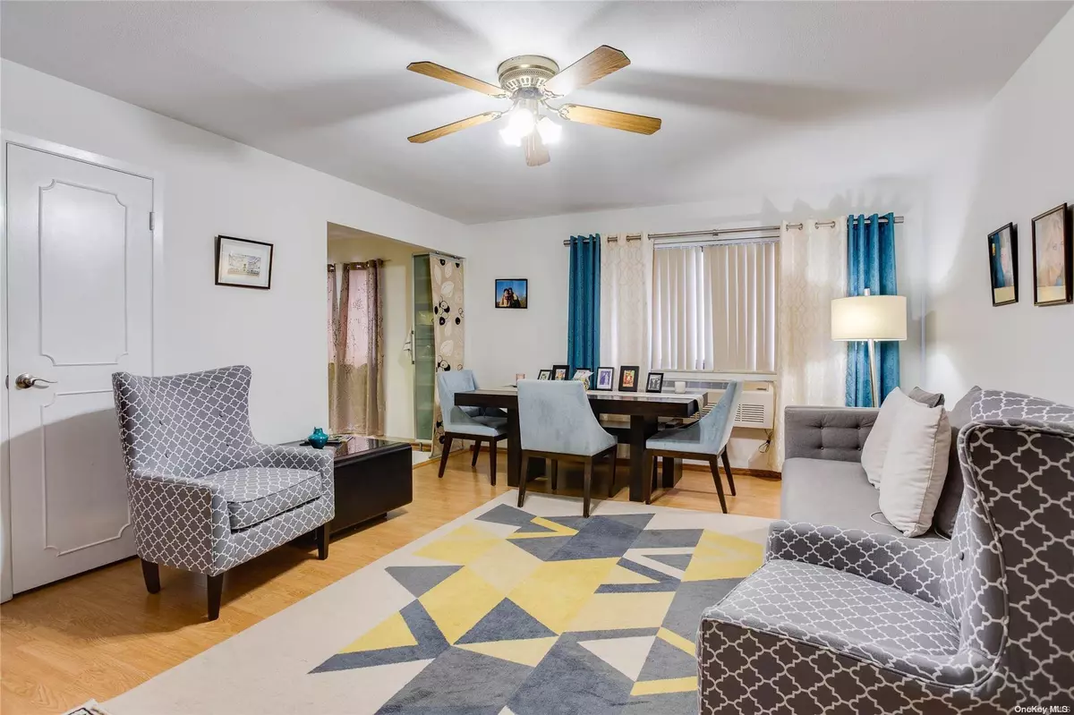 Middle Village, NY 11379,66-45 69th ST #8