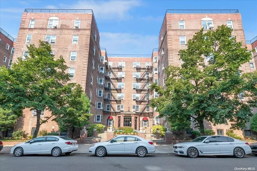 99-45 67 RD #303, Forest Hills, NY 11375