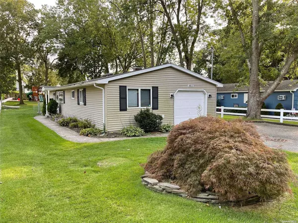 482 Thrift ST, Ronkonkoma, NY 11779