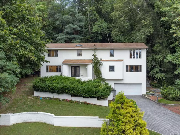 135 Mimosa DR, Roslyn, NY 11576