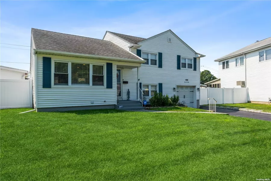 3658 Regent LN, Wantagh, NY 11793