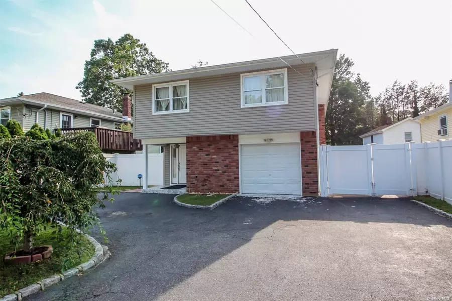 21 Linwood AVE, Huntington, NY 11743