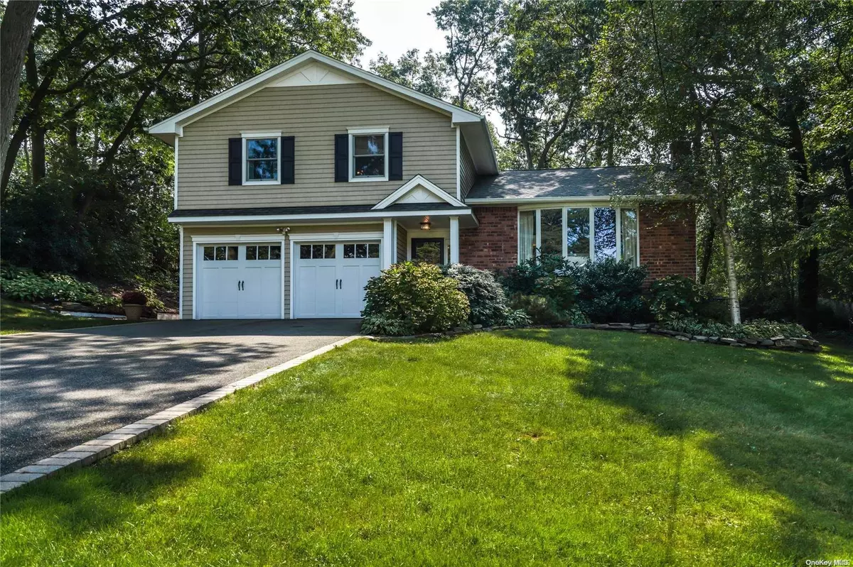Greenlawn, NY 11740,10 Monett PL