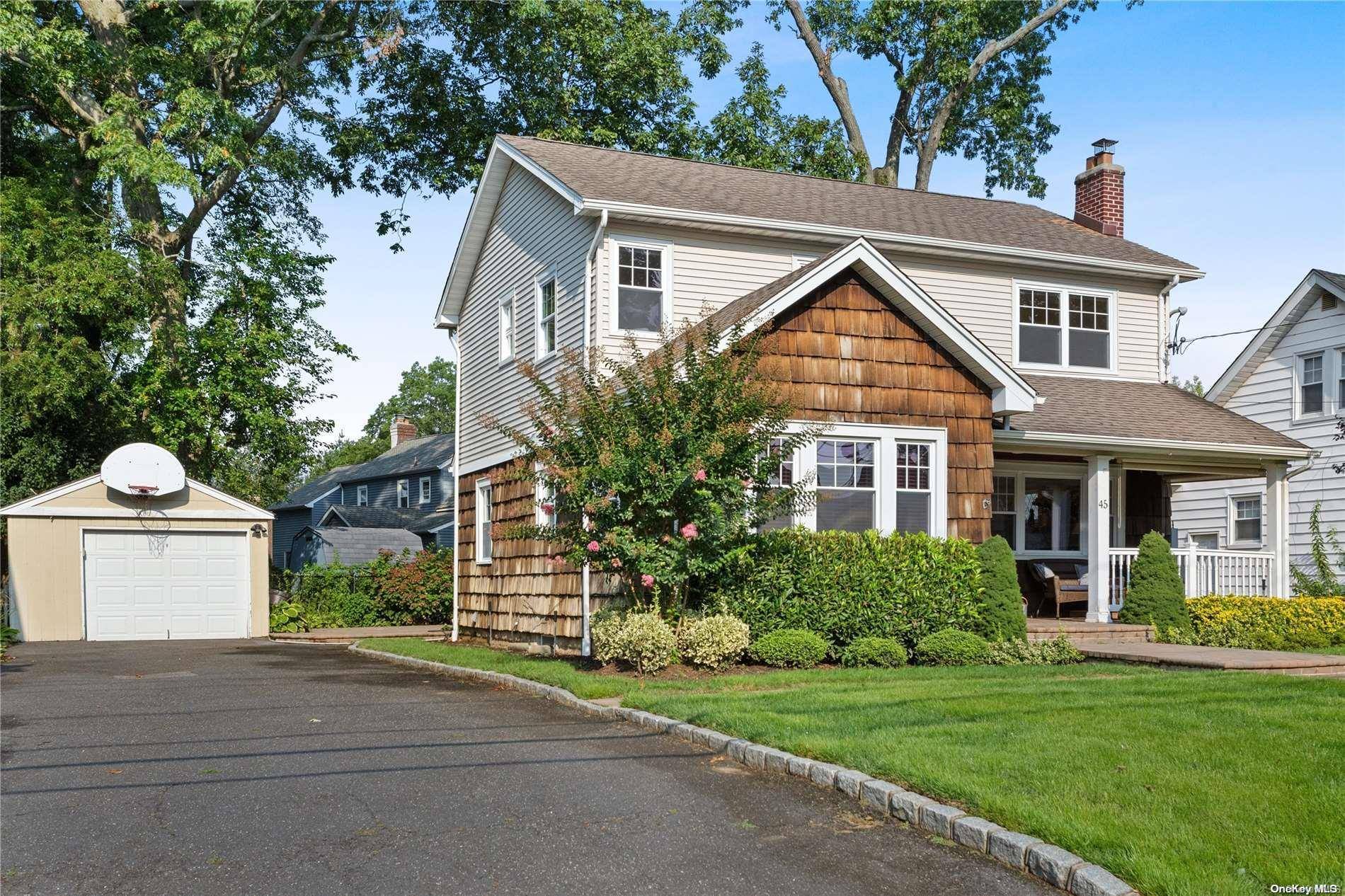 45 Ogston TER, Malverne, NY 11565