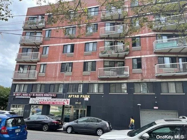 87-12 175 ST #3B, Jamaica, NY 11432