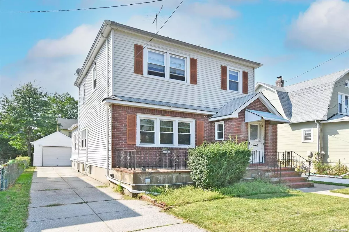 Floral Park, NY 11001,26 Holland AVE