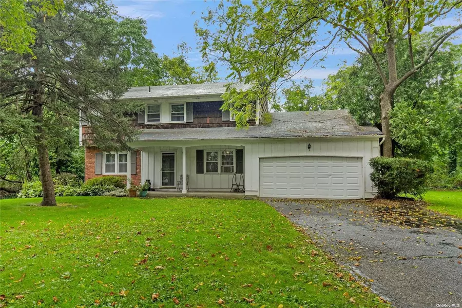 97 Buttercup LN, Huntington, NY 11743