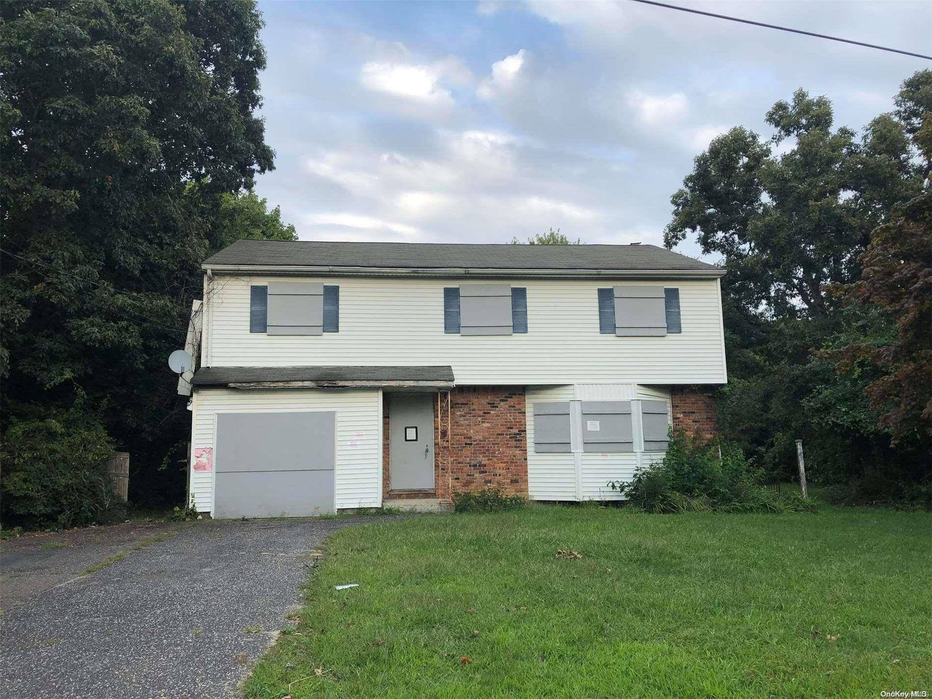1735 Heckscher AVE, Bay Shore, NY 11706