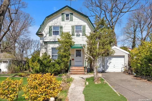 Port Washington, NY 11050,7 Locust AVE