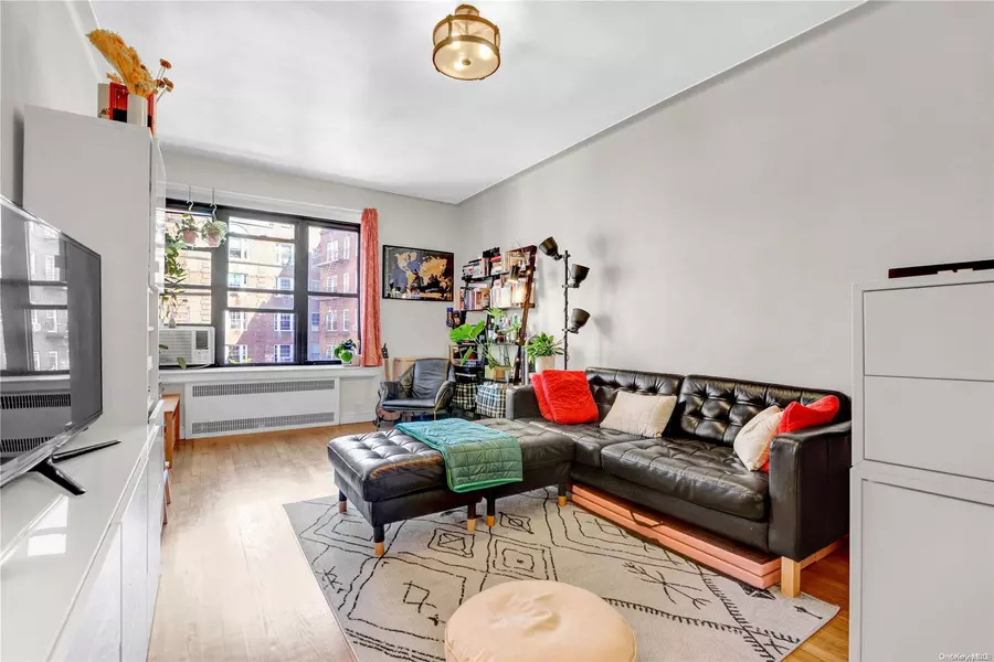 73-20 Austin ST #4k, Forest Hills, NY 11375