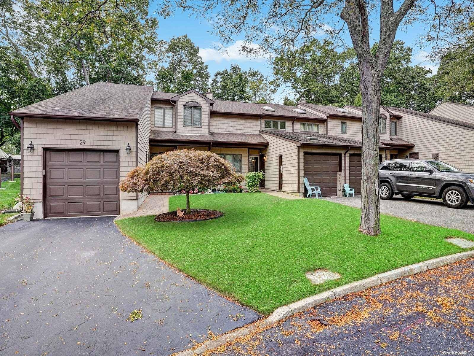31 Jeremy CIR #31, Nesconset, NY 11767