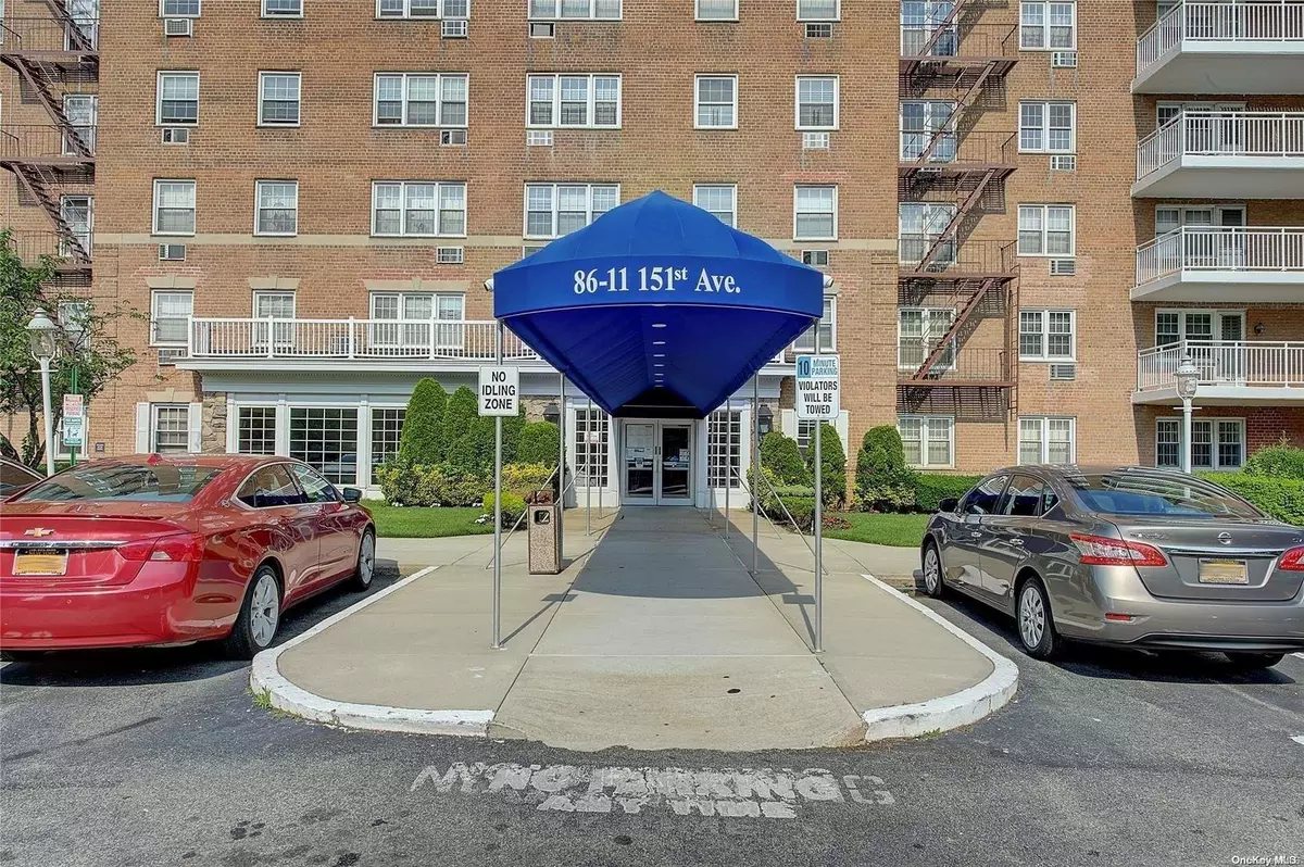 Howard Beach, NY 11414,86-11 151st AVE #6M