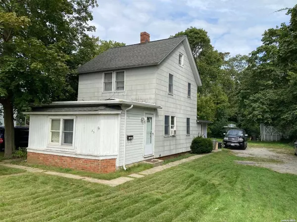 East Islip, NY 11730,33 Carleton AVE