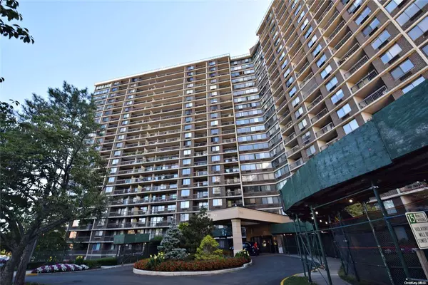 2 Bay Club DR #5K, Bayside, NY 11360