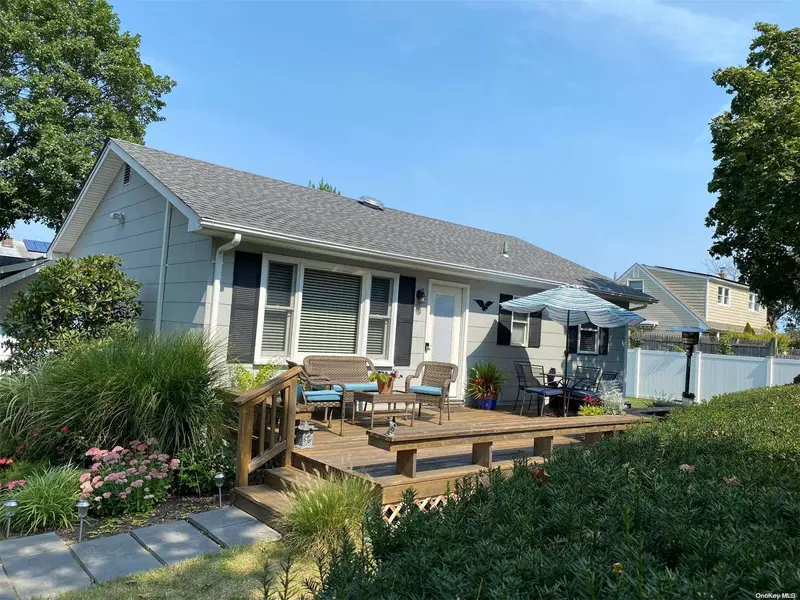 42 June AVE, Bayville, NY 11709