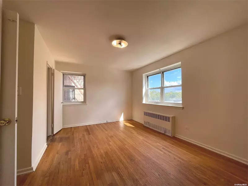 31-90 140 ST #4D, Flushing, NY 11355