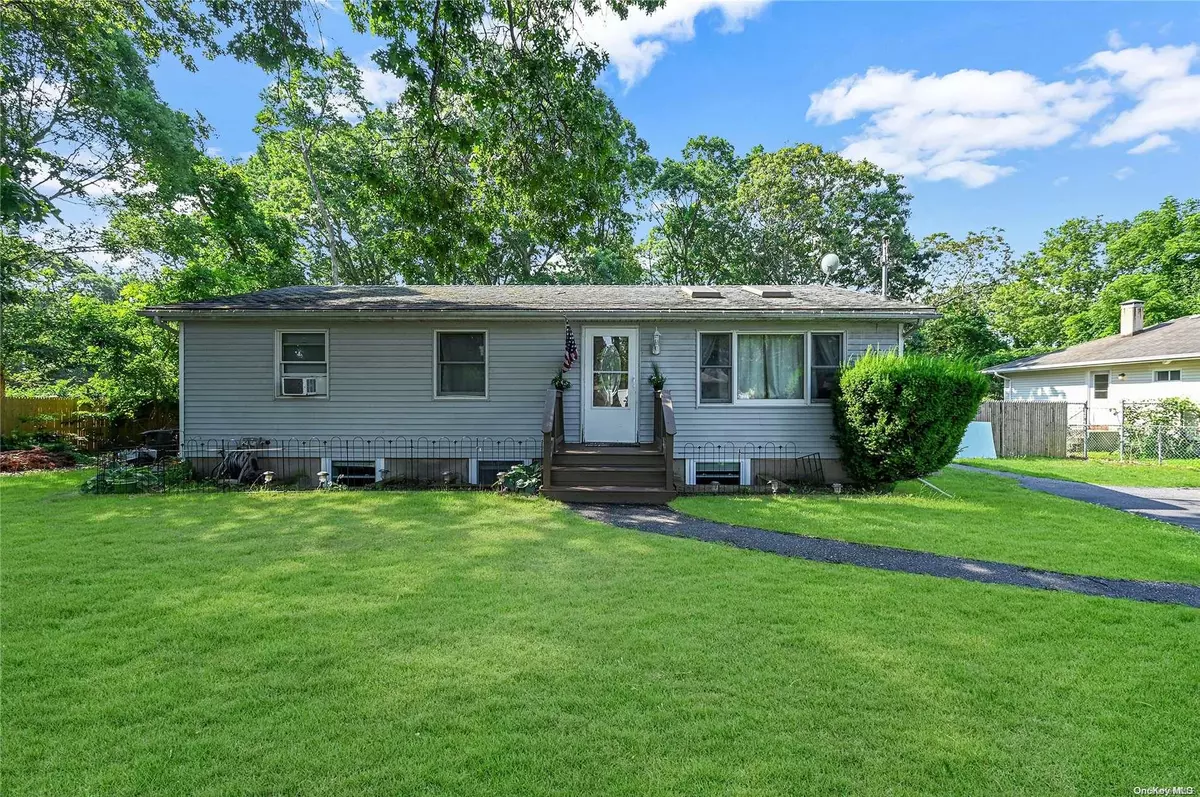 Mastic, NY 11950,128 Eleanor AVE