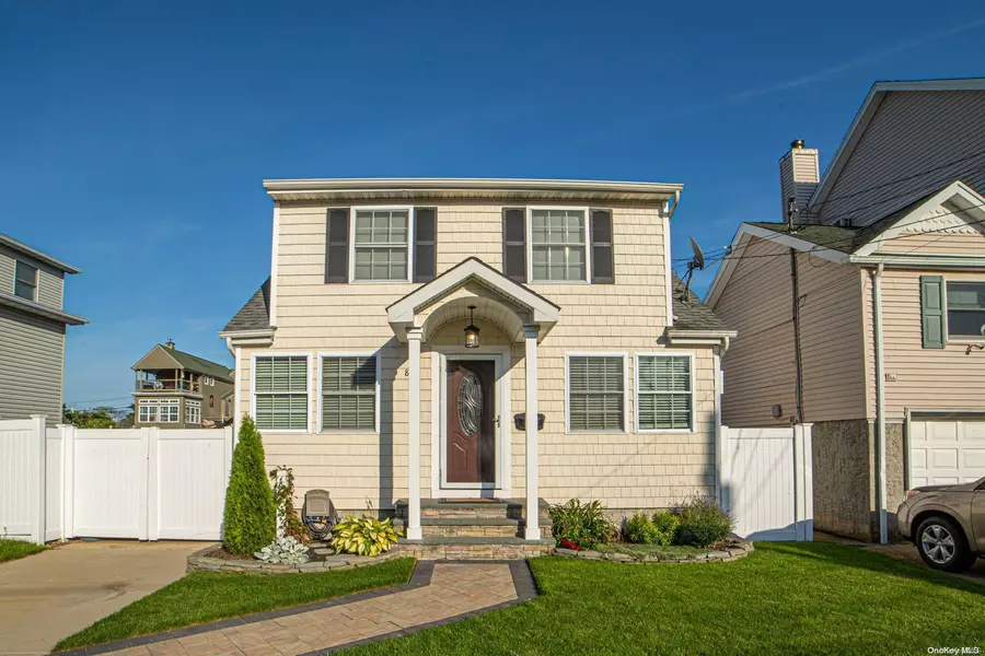 836 Pacific ST, Lindenhurst, NY 11757