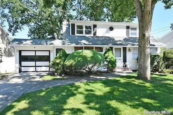 121 Maple ST, Massapequa Park, NY 11762