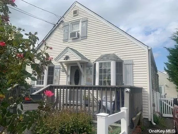 34 E Seacrest AVE, Lindenhurst, NY 11757