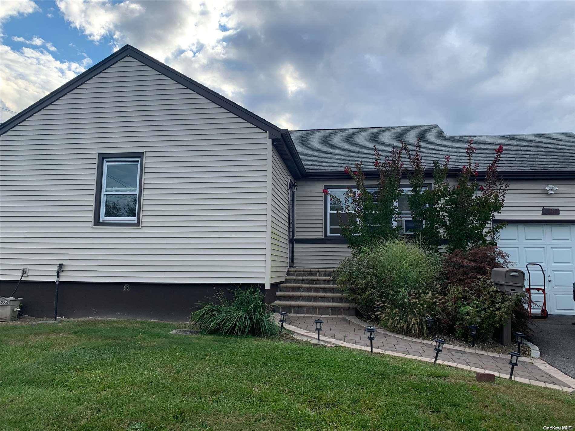 Lindenhurst, NY 11757