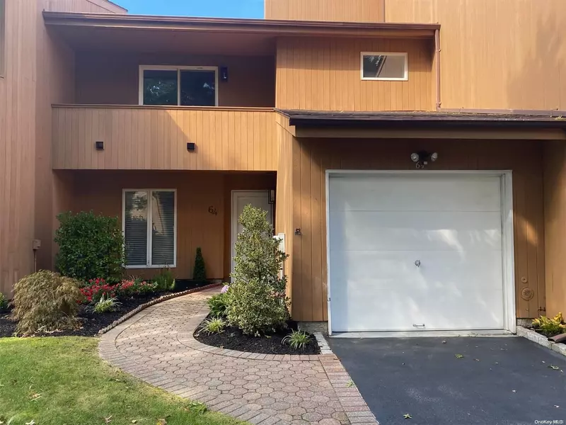 64 Kristin Lane #64, Hauppauge, NY 11788