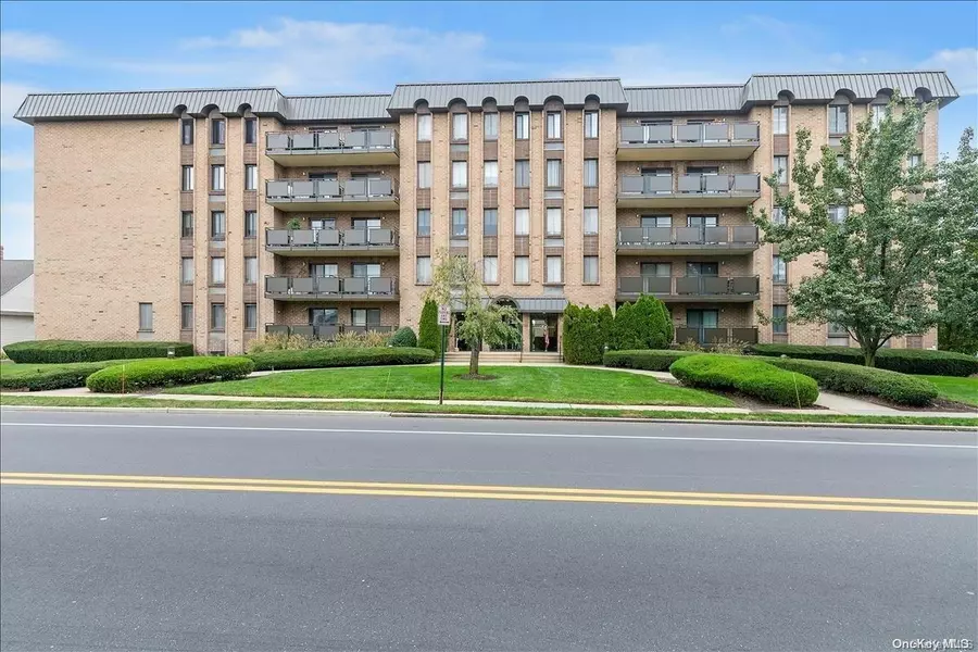 175 Maple AVE #4-D, Westbury, NY 11590