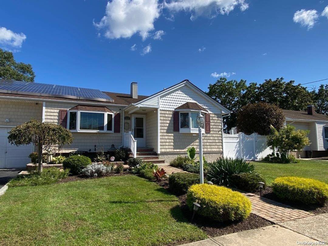 544 N Lewis AVE, Lindenhurst, NY 11757