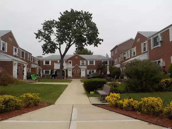 73-29 260th ST #2nd fl, Glen Oaks, NY 11004