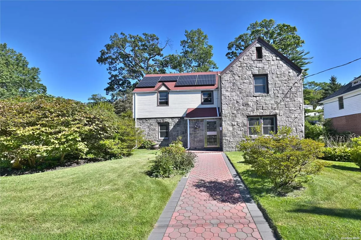 Jamaica Estates, NY 11432,86-01 Eton ST