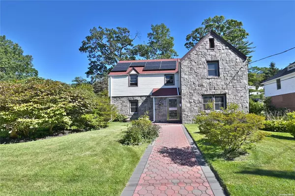 86-01 Eton ST, Jamaica Estates, NY 11432