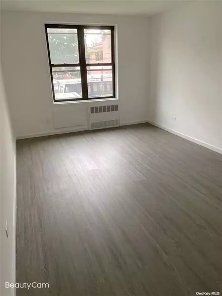 140-15 Holly AVE #1D, Flushing, NY 11355