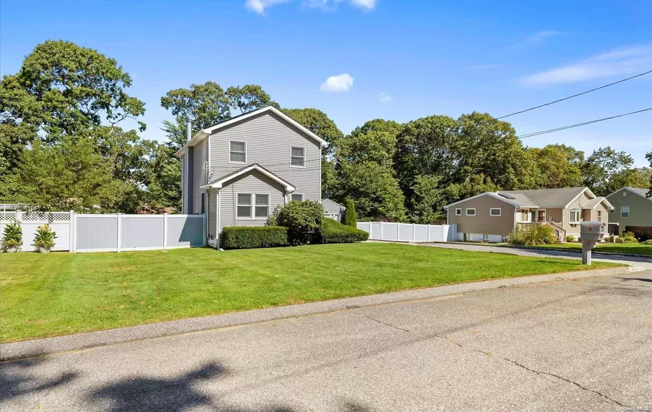 9 Freeman AVE, Nesconset, NY 11767