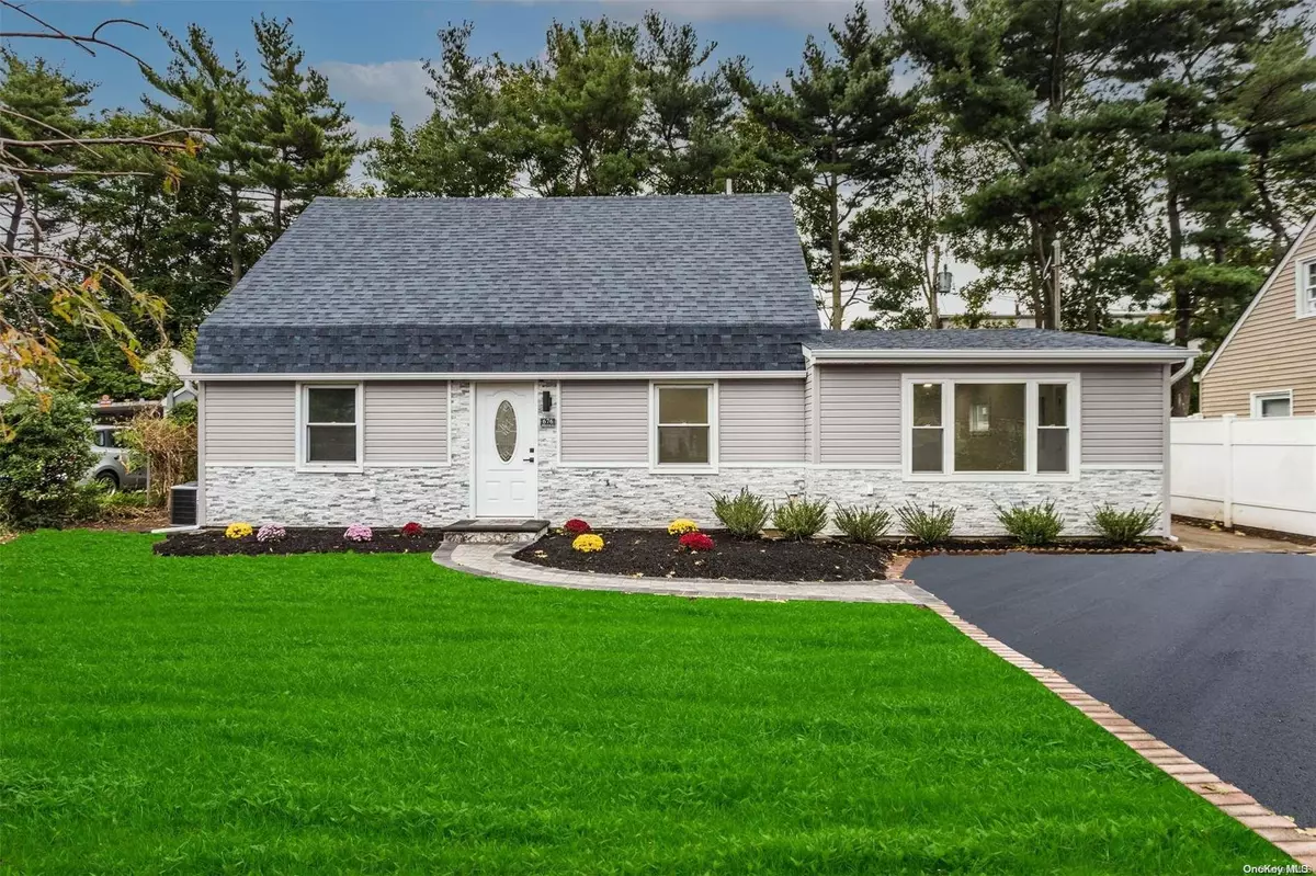 Westbury, NY 11590,676 Mason ST