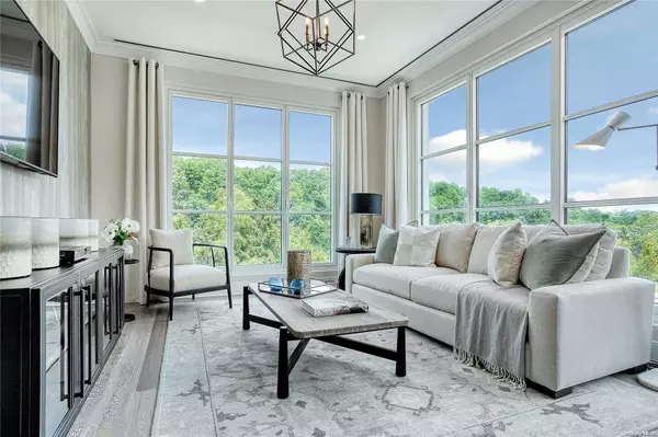 100 Garvies Point RD #1242, Glen Cove, NY 11542