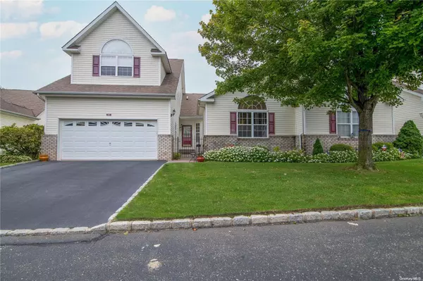 37 Constantine WAY #37, Mount Sinai, NY 11766