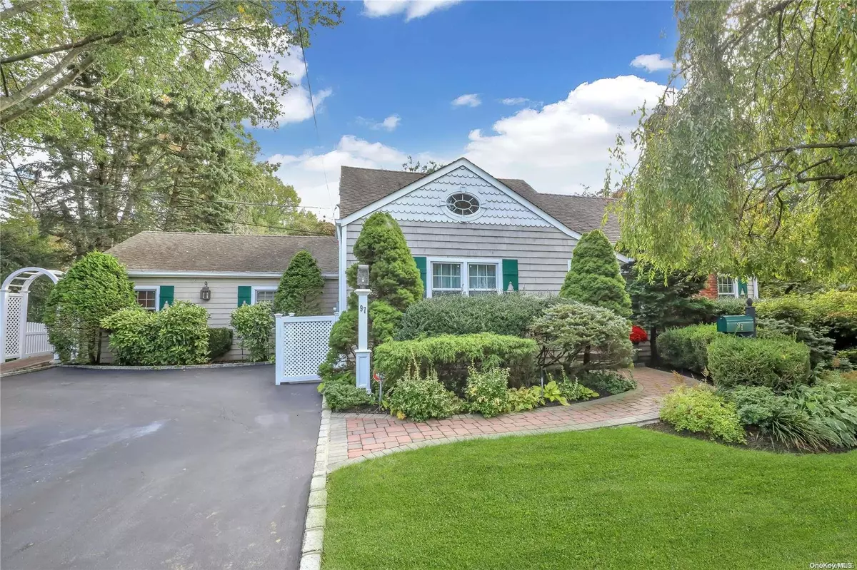 Syosset, NY 11791,97 Elliman PL