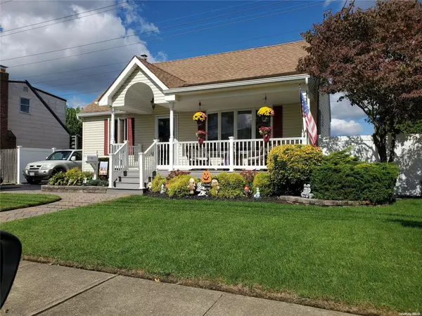 3659 Mallard RD, Levittown, NY 11756