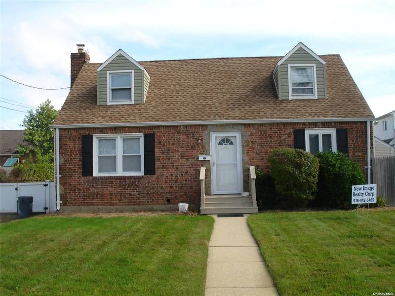 591 S Long Beach AVE, Freeport, NY 11520